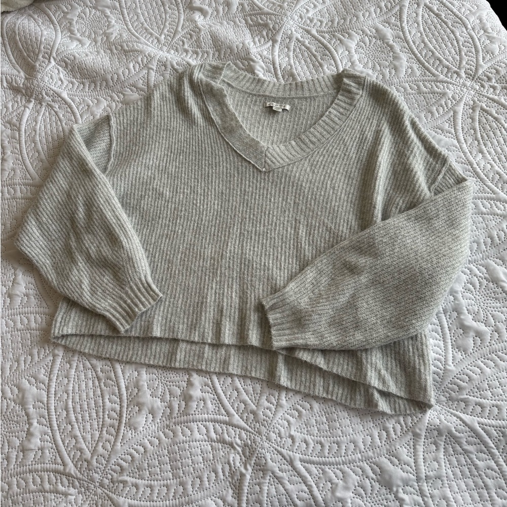 Women's Gray V-Neck Sweater M
